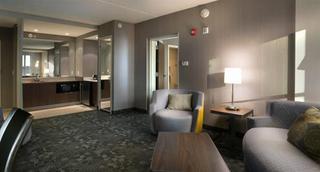 Courtyard By Marriott Charleston