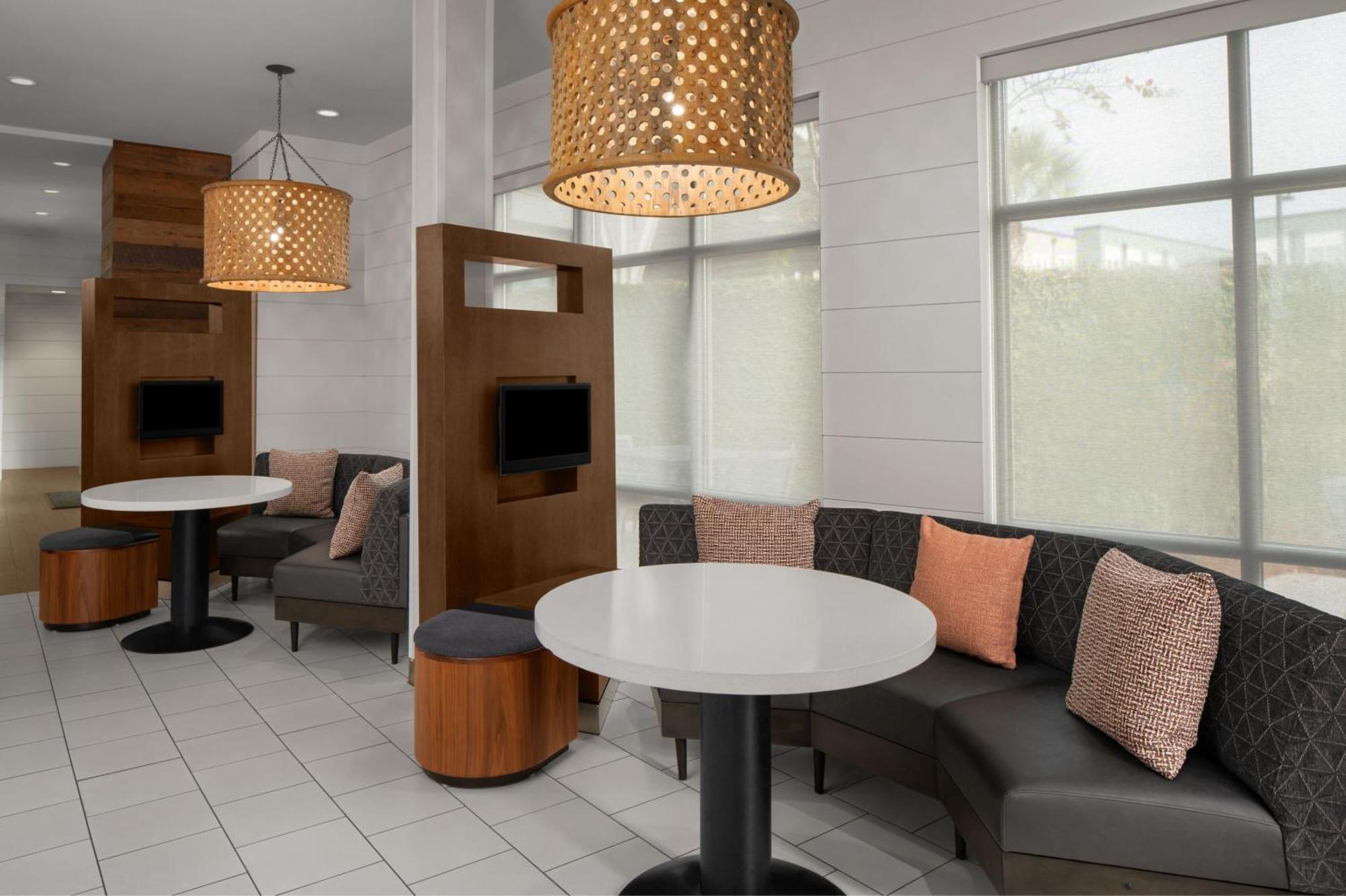 Courtyard By Marriott Charleston Hotel 3*