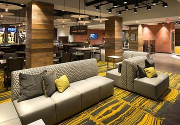 Courtyard By Marriott Charleston Hotel