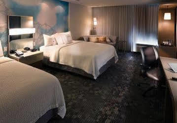 Courtyard By Marriott Charleston